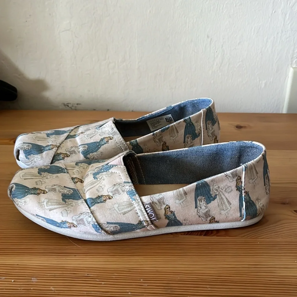Sleeping Beauty Disney x TOMS alpagartas in pale pink and blue 7.5 - Picture 4 of 6